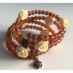 Spiraal armband  BRUIN met glaskralen en BEIGE rozen